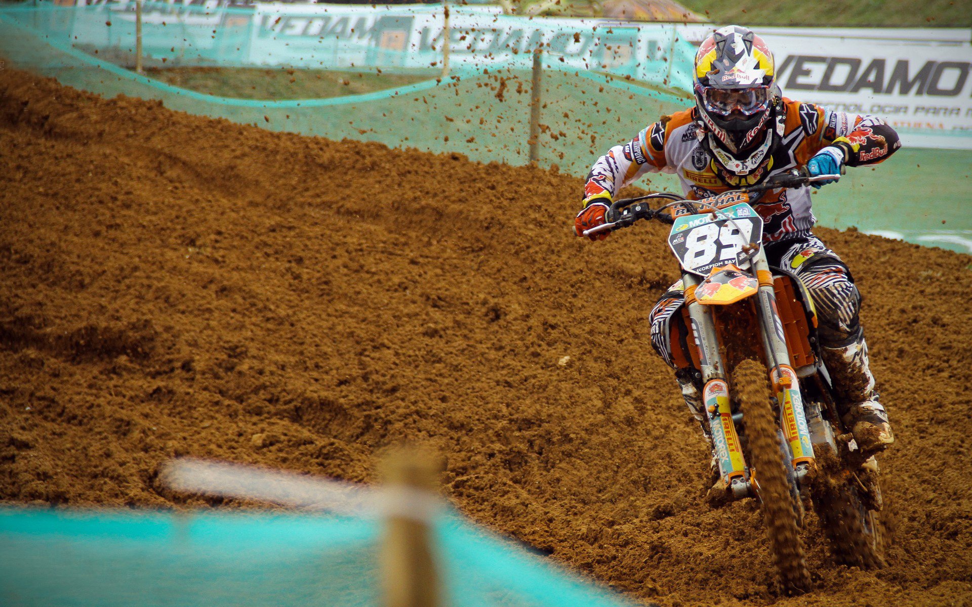 国家队在赛后进行公开训练以备战下一场比赛，比赛完之后国家队就解散吗