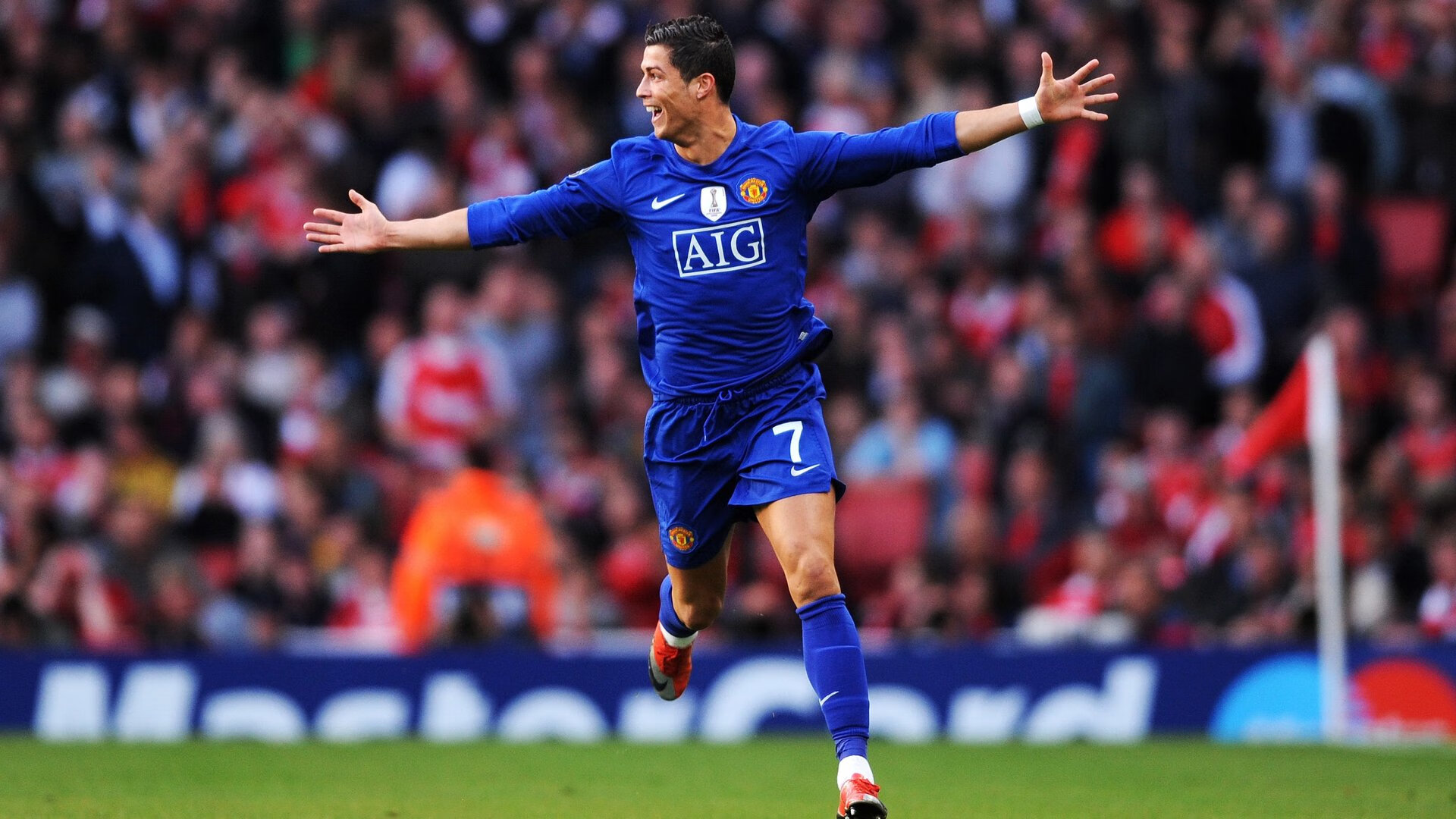 战队多语种内容输出覆盖全球观众，请问战队